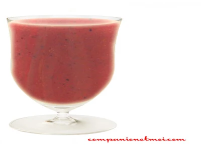 Cocktail à l'ananas rose