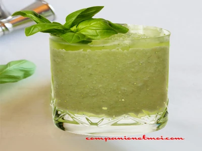 Cocktail équatorien à l'ananas coco et basilic