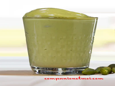 Milkshake avocats bananes et pistaches