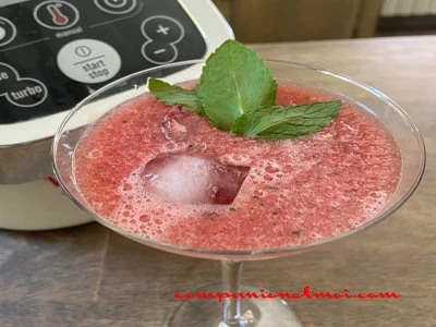 Cocktail sans alcool à la pastèque