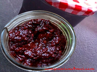 Confiture de mûres sauvages