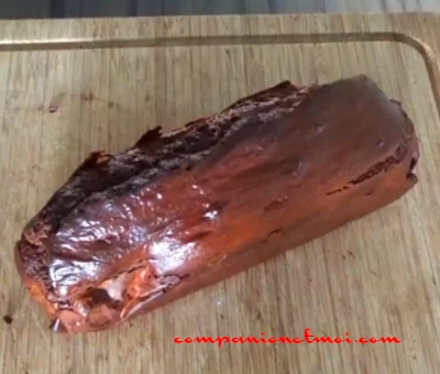 Cake sans farine à la purée de noisettes et pépites de chocolat