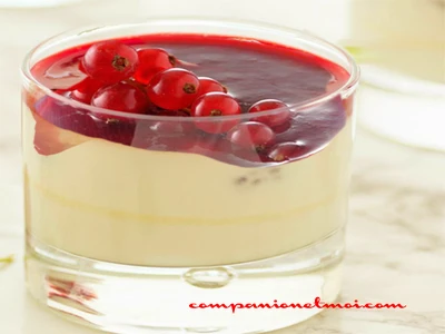 Crème glacée au lait d'amande et coulis de groseille