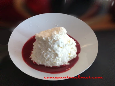 Crémet d'Anjou au coulis de framboises