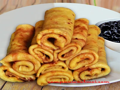 Crêpes bulgares au yaourt et confiture de framboises