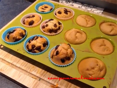 Muffins à la compote et aux raisins secs