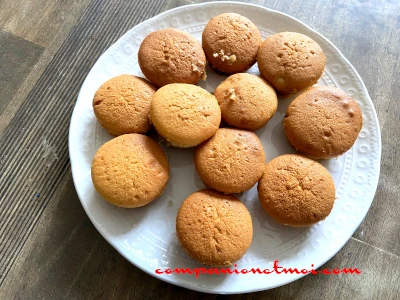 Muffins aux noix de macadamia et au caramel