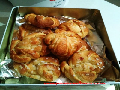 Petites brioches à la cannelle ou kanelbullar de Suède