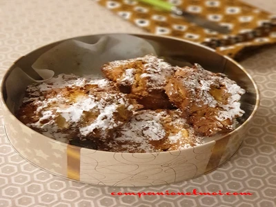 Petits gâteaux aux pommes et à la purée d'amande