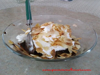 Poires au chocolat chaud et à la chantilly