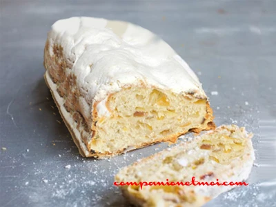 Stollen ou gâteau de Noël allemand aux fruits confits