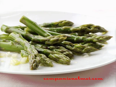 Asperges vertes à la vapeur