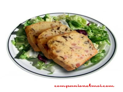Cake au lard fumé fromage et olives noires
