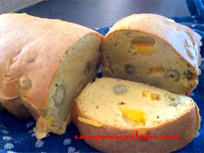 Cake au thon olives et poivrons