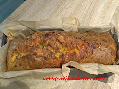 Cake aux poireaux, chèvre et truite fumée