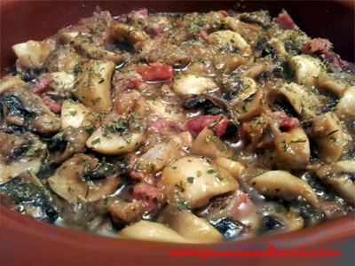 Champignons et jambon au vin blanc