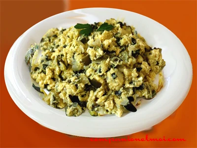 Courgettes aux oeufs brouillés