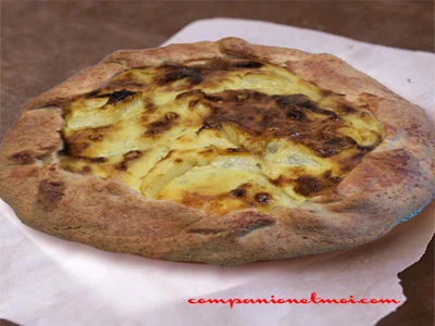 Galette à la poire au bleu de Bresse et oignon caramelisé