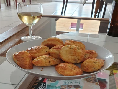 Madeleines apéritives aux olives et au thym