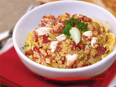 Mish-mash ou omelette bulgare aux poivrons et tomates