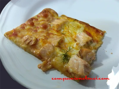 Pizza au saumon frais et au fromage de brie