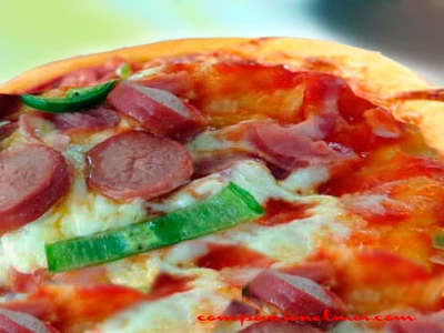 Pizza aux saucisses de poulet