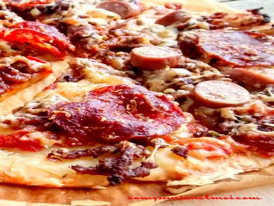 Pizza saucisses et salami