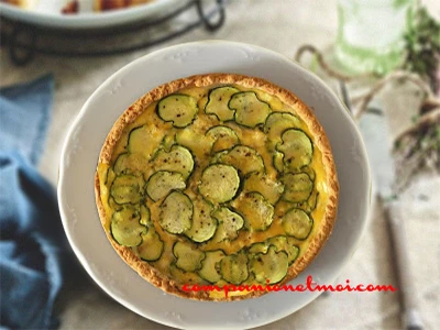 Quiche à la pâte de polenta aux courgettes et à la ricotta