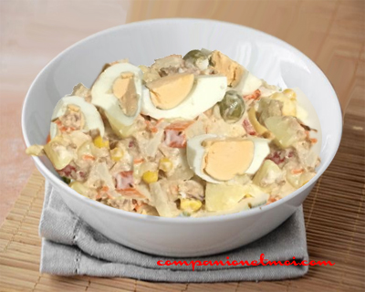 Salade de pommes de terre œufs thon et crabe
