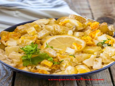 Salade ivoirienne de pommes de terre œufs et cornichons