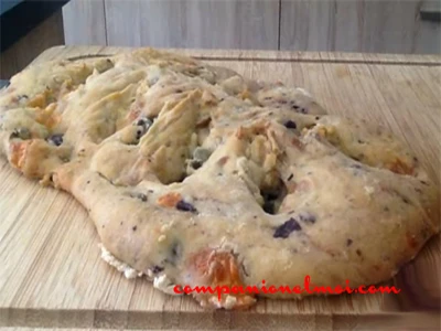 Fougasse aux olives et morbier