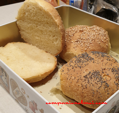 Khobz ou petits pains algériens à la semoule