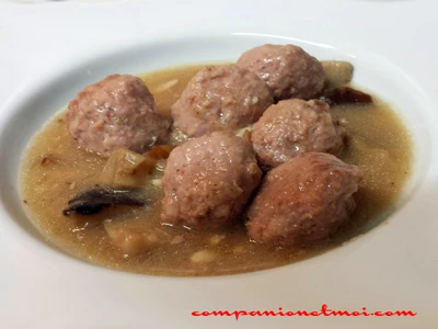 Boulettes de viande pignons de pin champignons