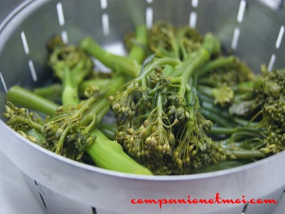 Broccolini à la vapeur
