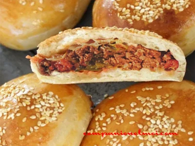 Buns farcis à la viande hachée