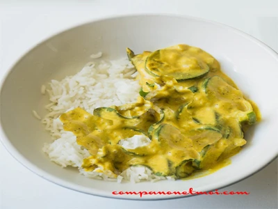Curry de courgette et d'aubergine au lait de coco