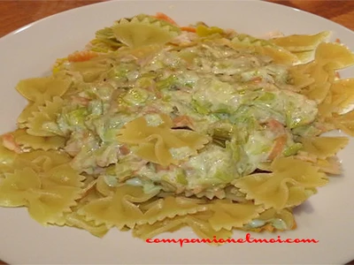 Farfalle à la fondue de poireaux et à la truite fumée