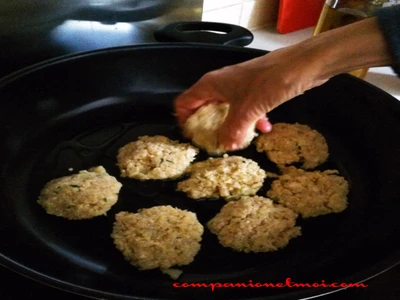 Galettes de quinoa aux courgettes et au chèvre frais