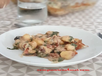 Gnocchis aux épinards et aux tomates séchées en gratin