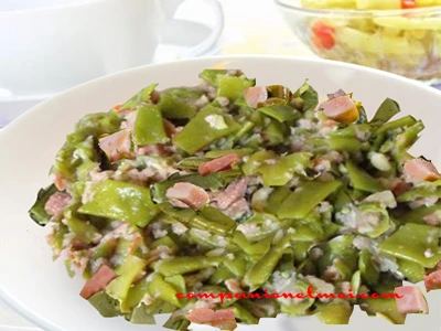 Haricots plats aux dés de jambon