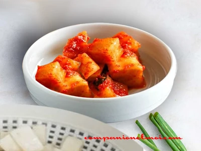 Kimchi de radis blancs à la sauce coréenne