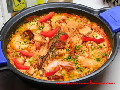 Paella express aux crevettes et poulet