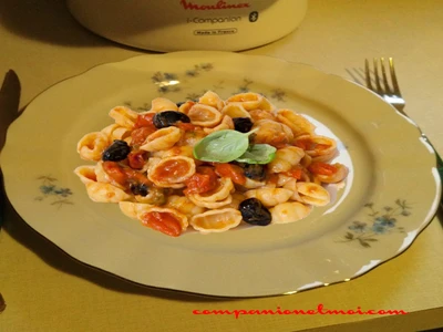 Pâtes conchiglie rigate alla puttanesca
