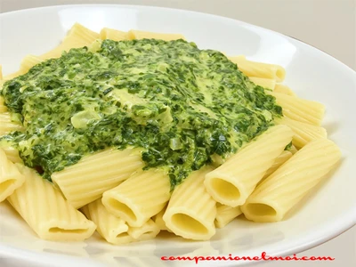 Pâtes sauce épinard et roquefort