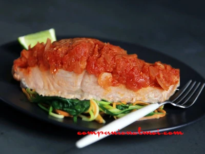 Pavés de saumon vapeur et concassé de tomates