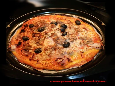 Pizza au thon et aux olives
