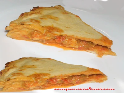 Pizza calzone au poulet sauce barbecue
