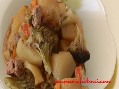 Pommes de terre aux brocolis et à la viande