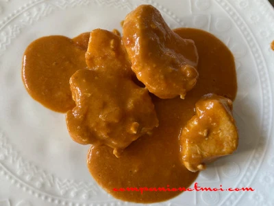 Poulet à la sauce d'arachide guinéenne