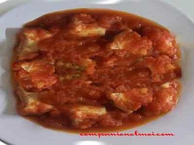 Poulet vapeur à la sauce tomate